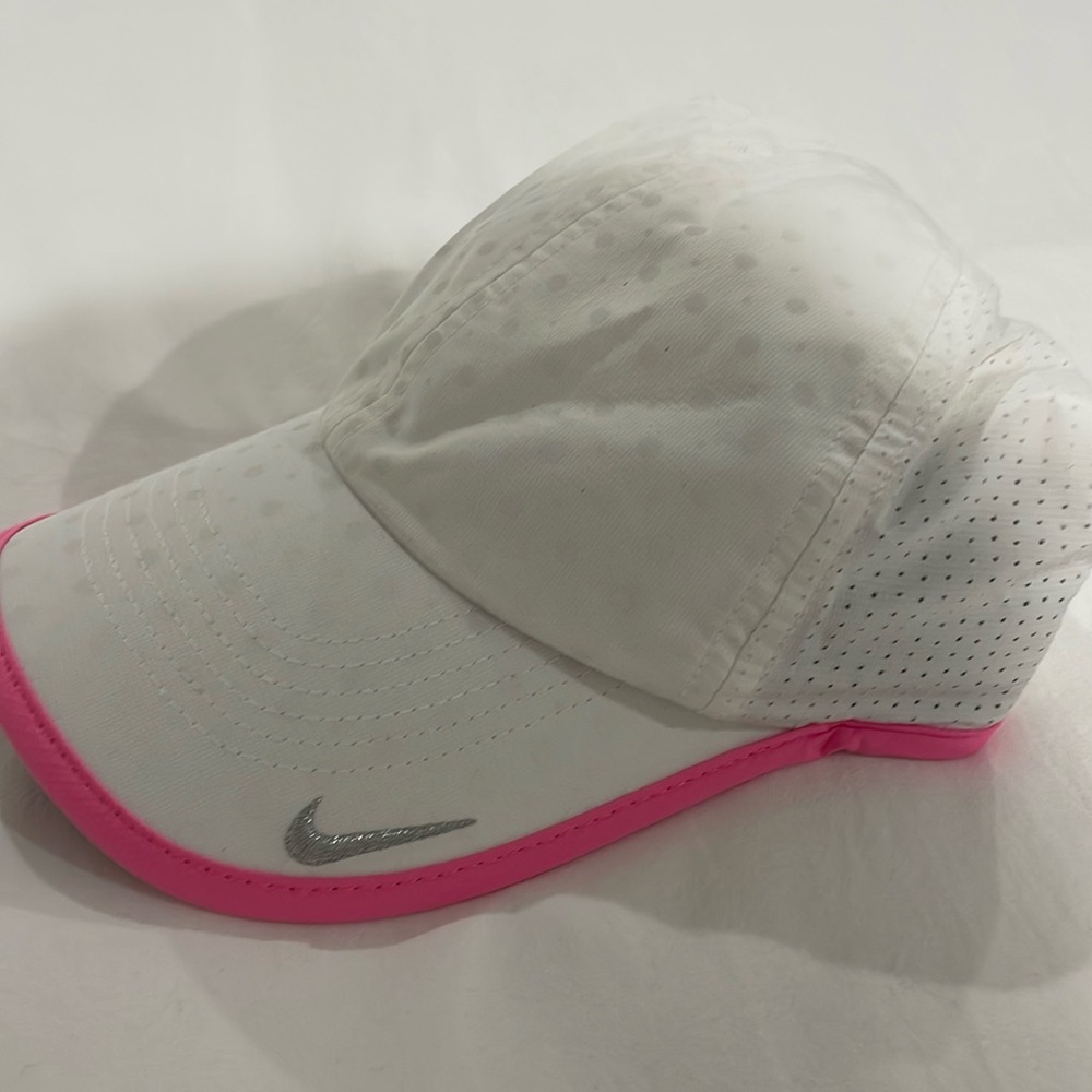 Nike golf hat Need to downsize - reasonable offers will be accepted